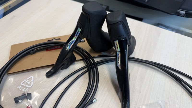 Páky Sram Force AXS & Hadice