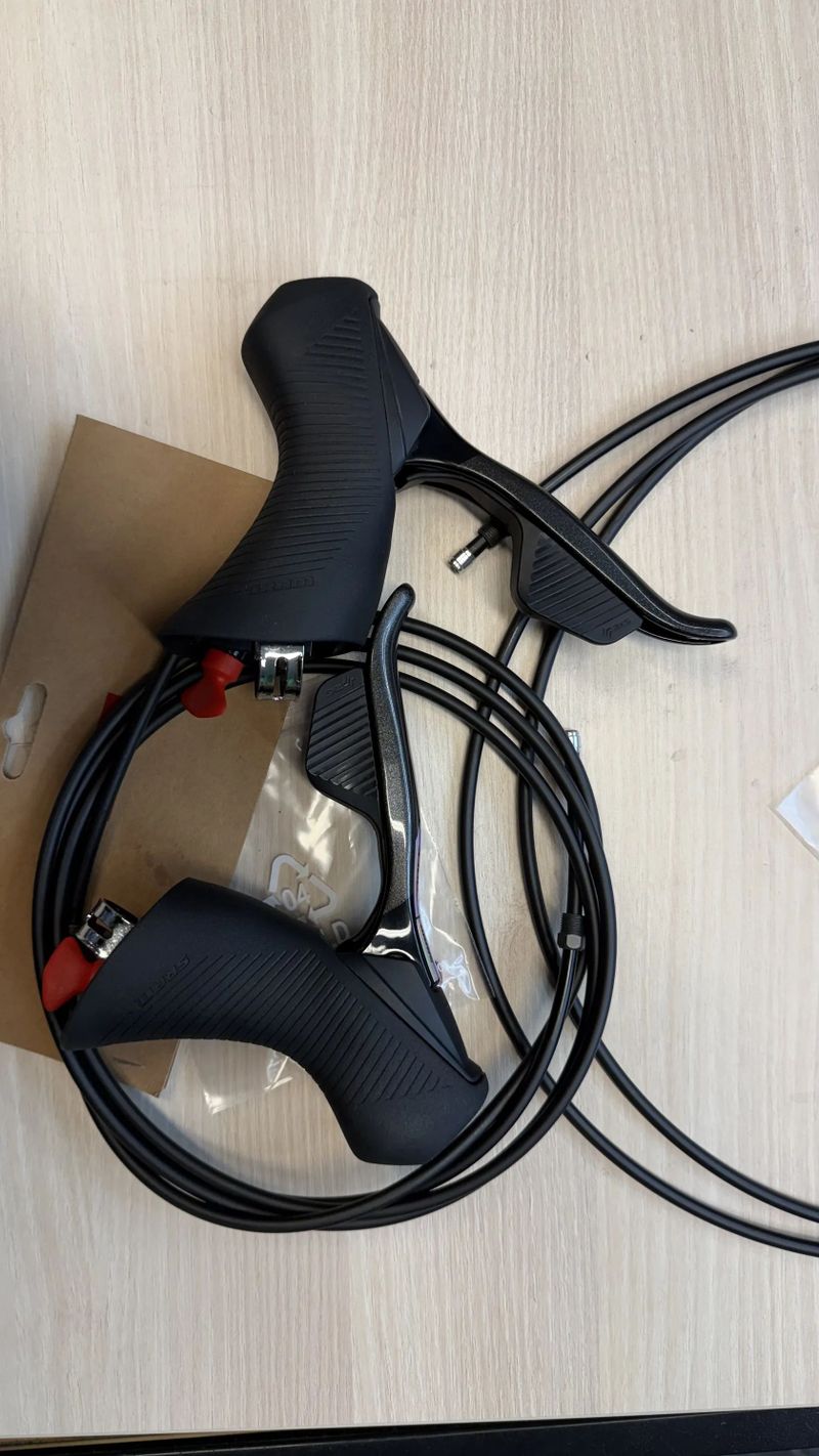 Páky Sram Force AXS & Hadice