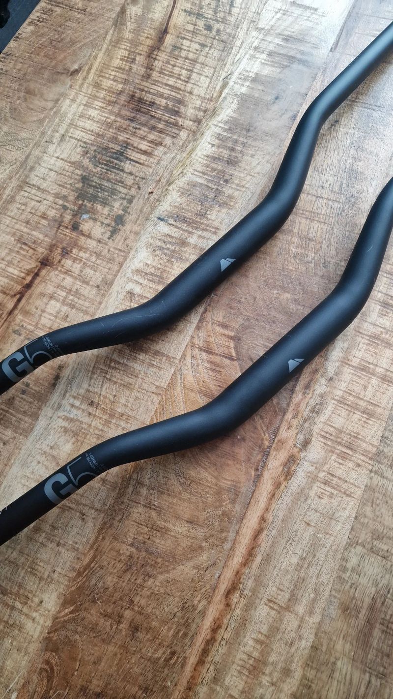 řidítka Canyon G5 AL 31,8mm, rise 40mm, 760mm a 780mm