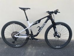 Canyon Lux WC CF6 - nový rám 