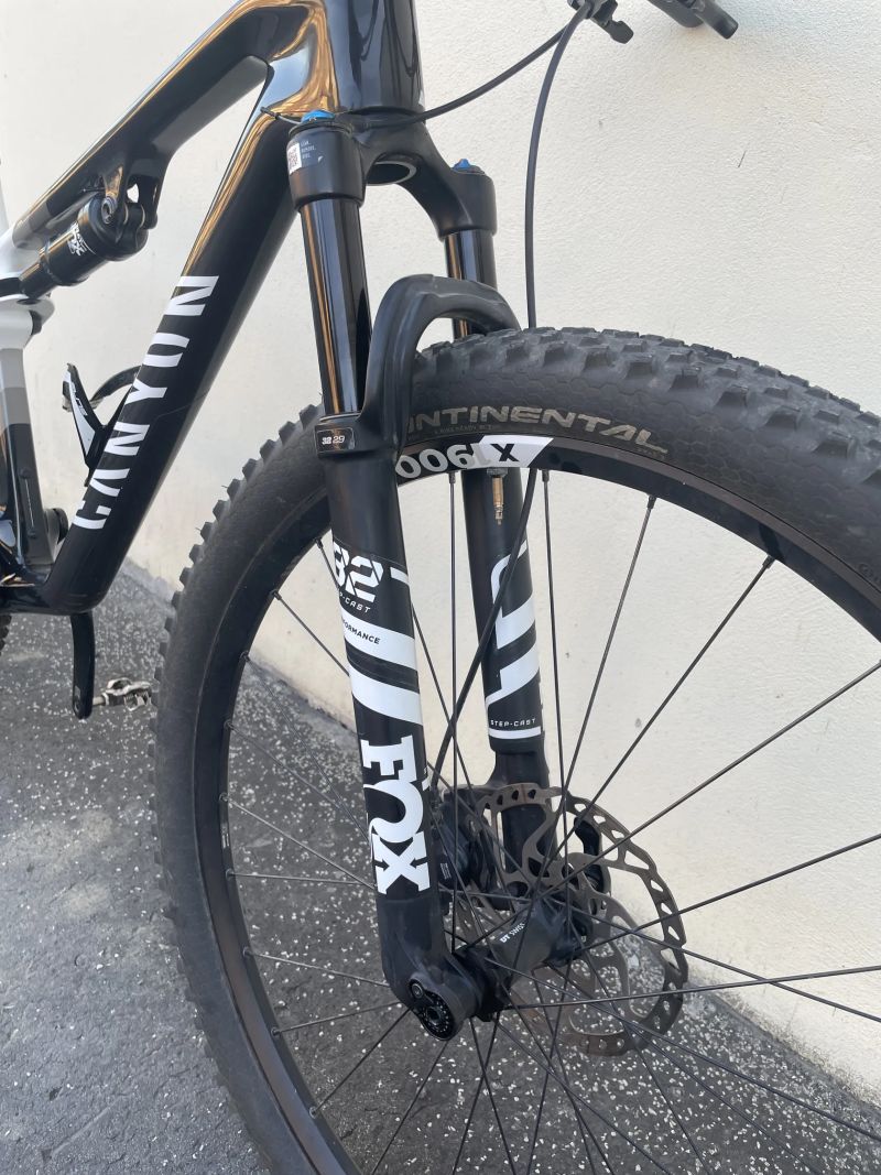 Canyon Lux WC CF6 - nový rám 