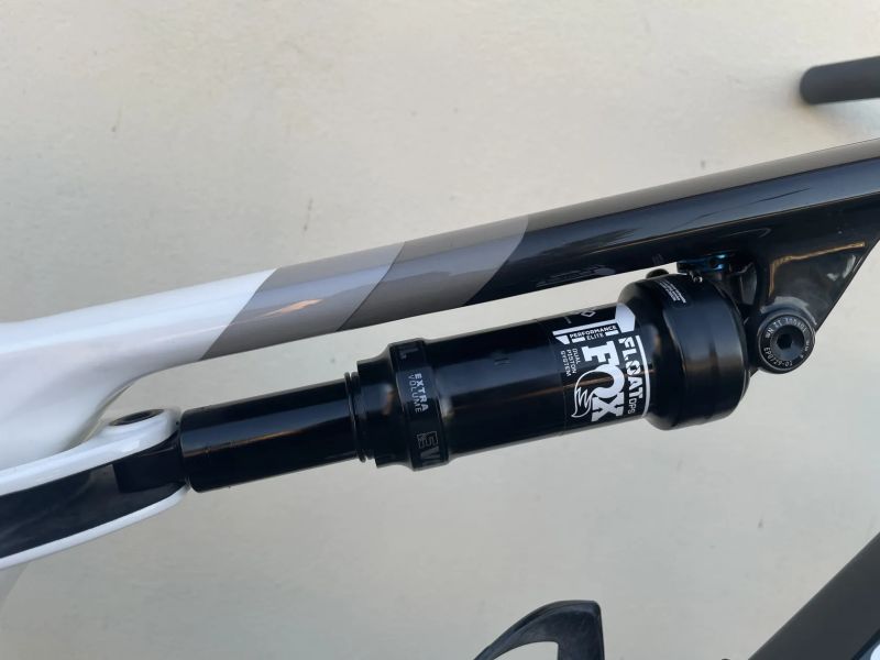 Canyon Lux WC CF6 - nový rám 