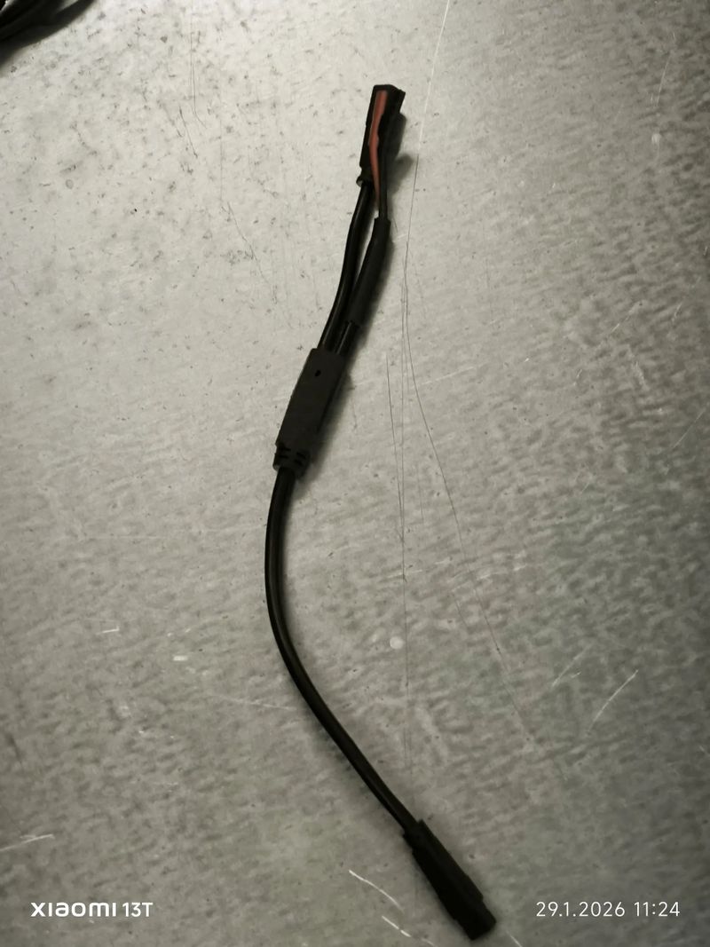 Prodám kabely k osvětlení a zadní svěla pro e kolo s motorem Bafang M500