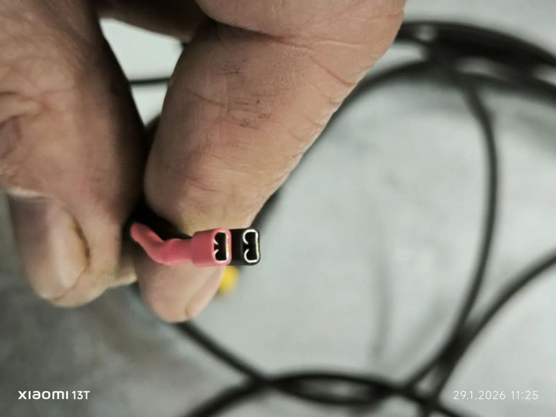 Prodám kabely k osvětlení a zadní svěla pro e kolo s motorem Bafang M500