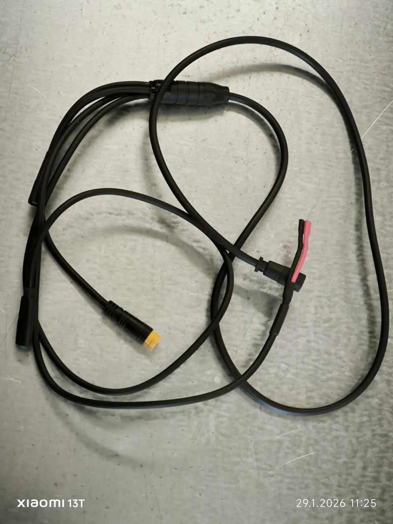 Prodám kabely k osvětlení a zadní svěla pro e kolo s motorem Bafang M500