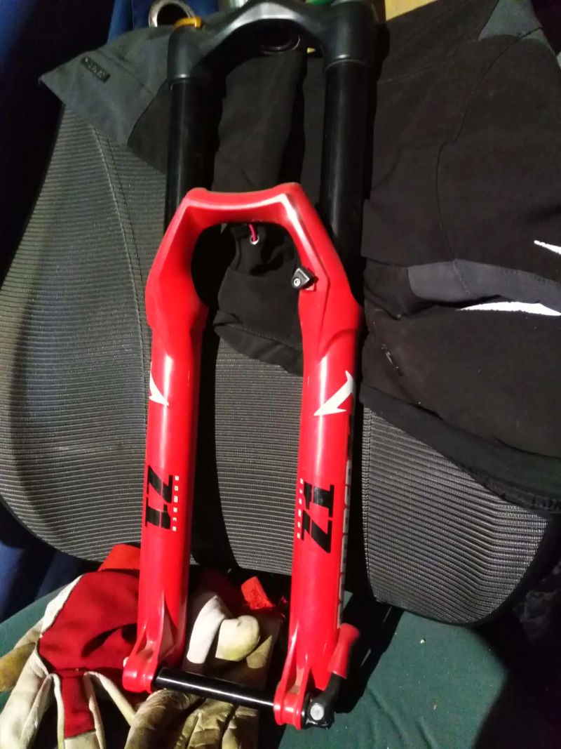 Marzochi Bomber Z1 na kole asi 4 mesice pouzivana !!!