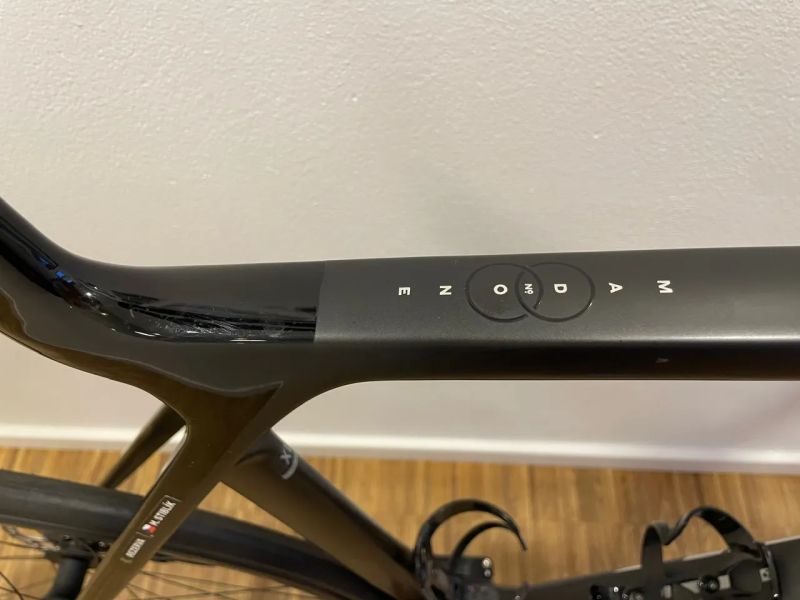 Trek Madone SL 6 Gen 8 Di2 Shimano 105 vel. XL (na postavu 188 cm - 213 cm)