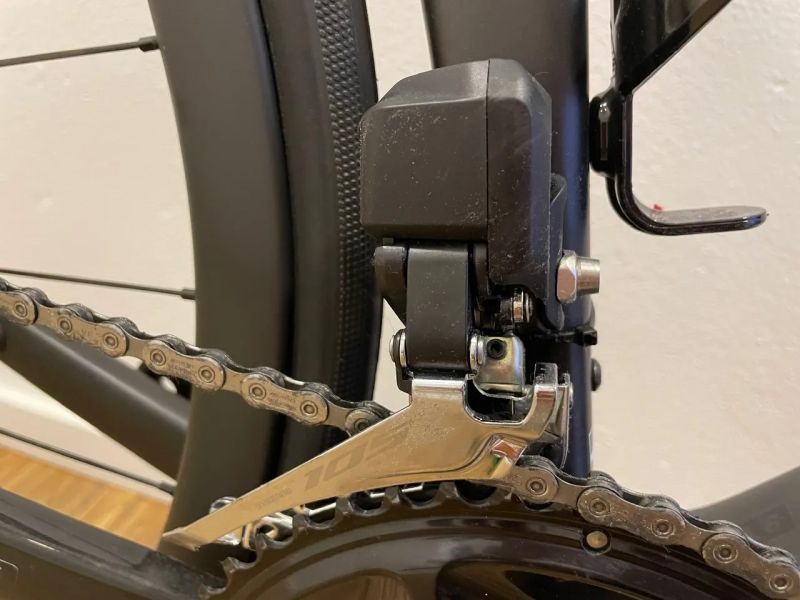 Trek Madone SL 6 Gen 8 Di2 Shimano 105 vel. XL (na postavu 188 cm - 213 cm)