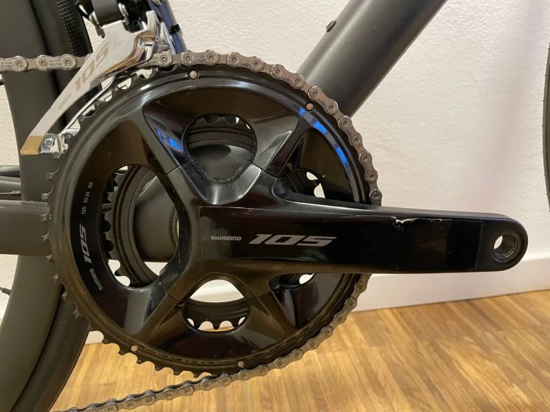 Trek Madone SL 6 Gen 8 Di2 Shimano 105 vel. XL (na postavu 188 cm - 213 cm)