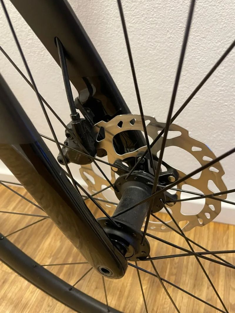 Trek Madone SL 6 Gen 8 Di2 Shimano 105 vel. XL (na postavu 188 cm - 213 cm)