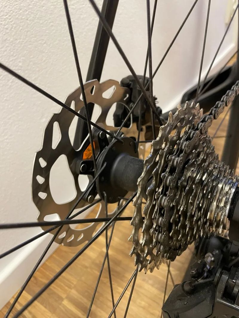 Trek Madone SL 6 Gen 8 Di2 Shimano 105 vel. XL (na postavu 188 cm - 213 cm)