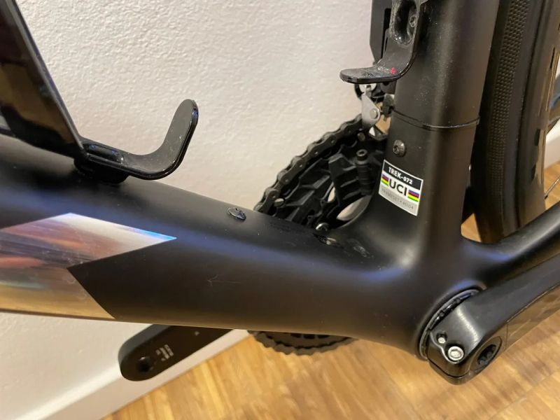 Trek Madone SL 6 Gen 8 Di2 Shimano 105 vel. XL (na postavu 188 cm - 213 cm)