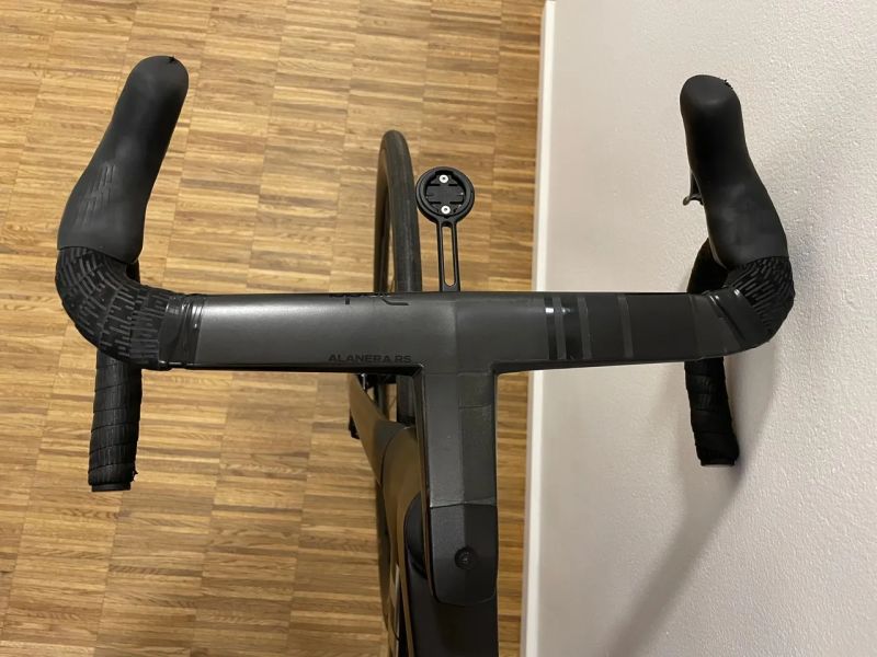 Trek Madone SL 6 Gen 8 Di2 Shimano 105 vel. XL (na postavu 188 cm - 213 cm)