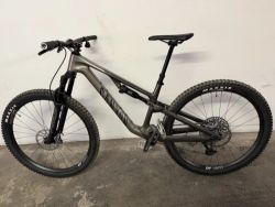 Horské celoodpruzene karbonové kolo