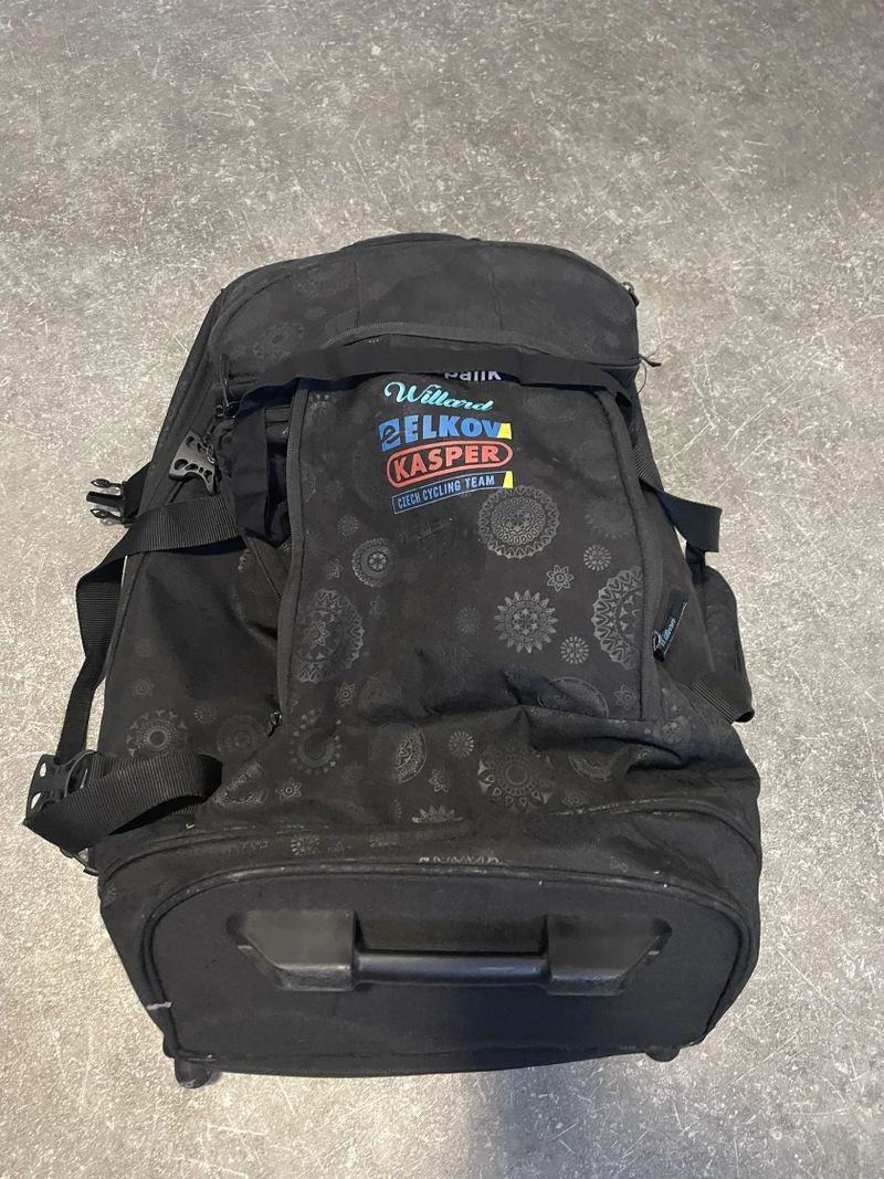 Velká sportovní taška na kolečkách