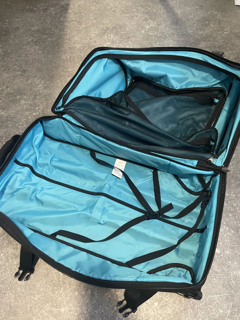 Velká sportovní taška na kolečkách