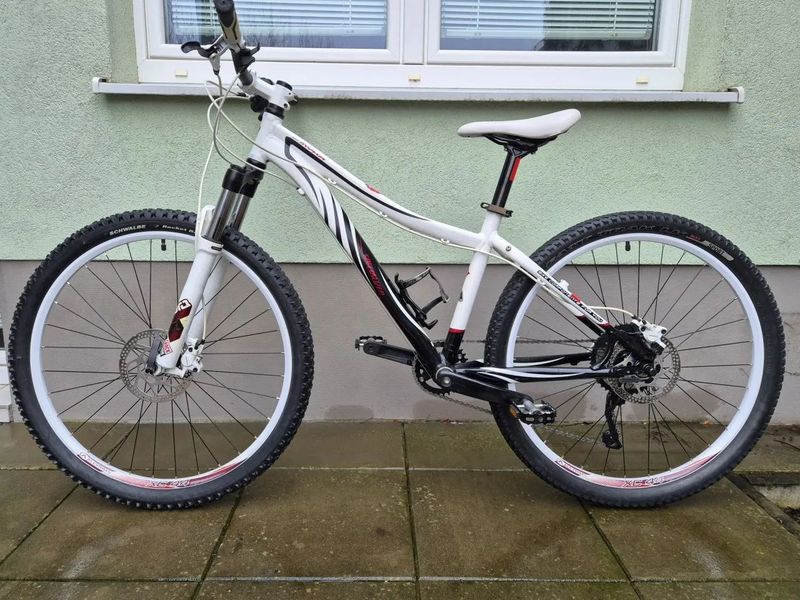 Juniorské kolo Specialized 26, vel.S, převody 1x10
