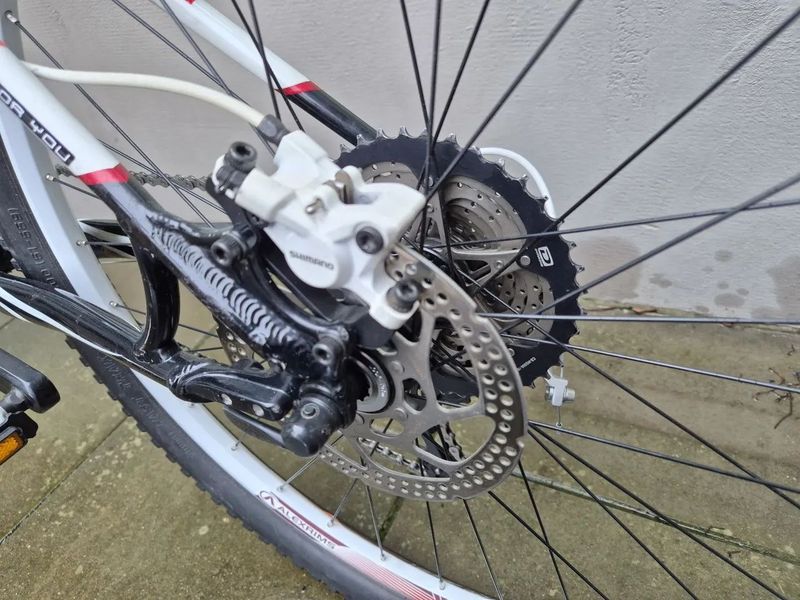 Juniorské kolo Specialized 26, vel.S, převody 1x10