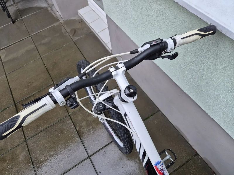 Juniorské kolo Specialized 26, vel.S, převody 1x10