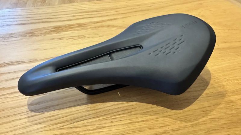 Prodám sedlo Fizik Terra Argo X7, šířka 150 mm (stav nové).