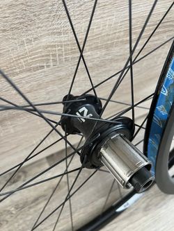 Gravel kola Novatec Thirty