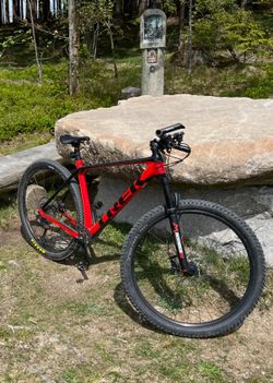 Trek Procaliber 9.6 (XL) – Downcountry Tuning za 32 tis., Vidlice Marzocchi Z2 120mm