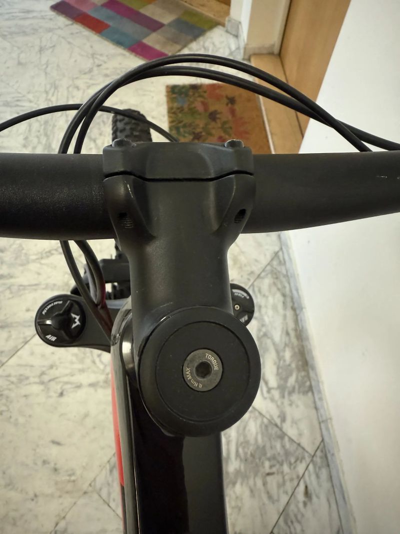 Trek Procaliber 9.6 (XL) – Downcountry Tuning za 32 tis., Vidlice Marzocchi Z2 120mm