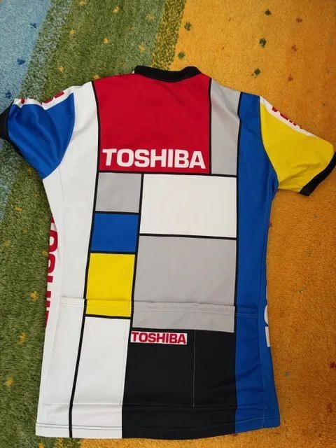 silniční dresy ASSOS TOSHIBA a Metallica