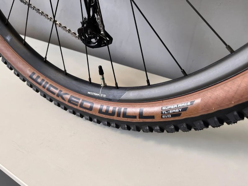 Elektrokolo ORBEA RISE SL M10 420Wh, váha 18,5kg