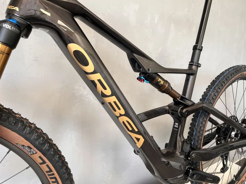 Elektrokolo ORBEA RISE SL M10 420Wh, váha 18,5kg