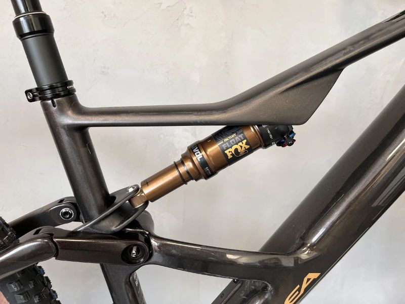 Elektrokolo ORBEA RISE SL M10 420Wh, váha 18,5kg