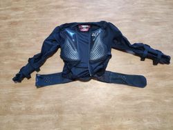 Fox titan chránič, velikost M, jako nový