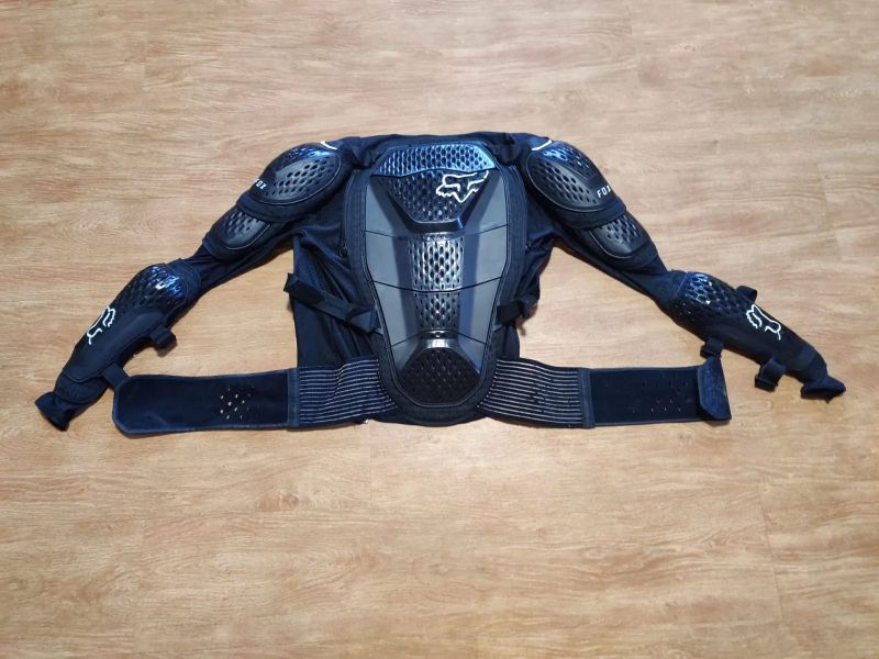 Fox titan chránič, velikost M, jako nový