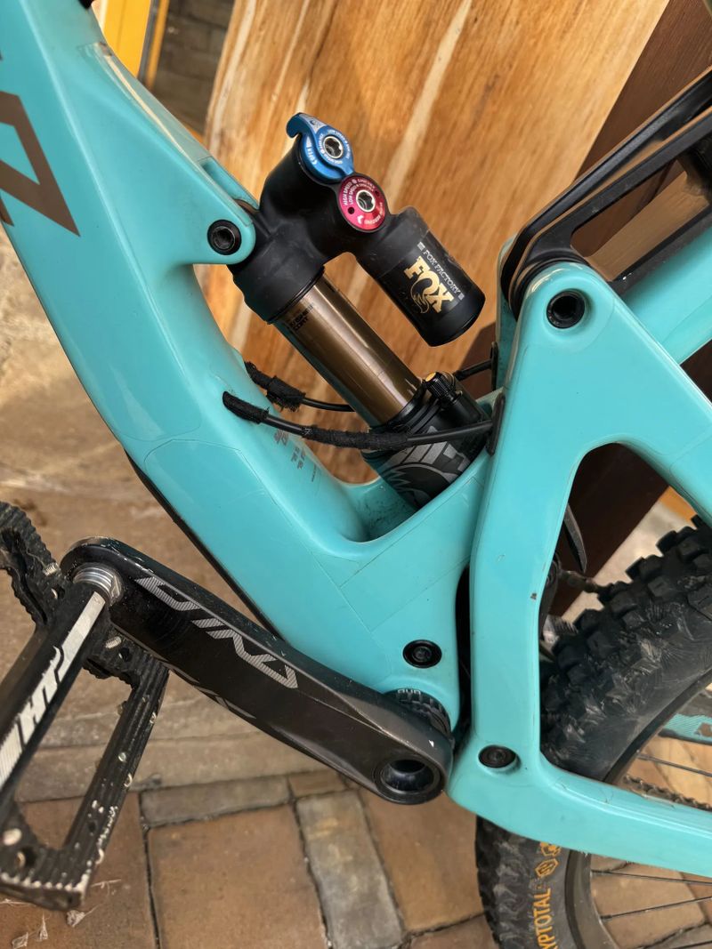 Santa Cruz Bronson TOP