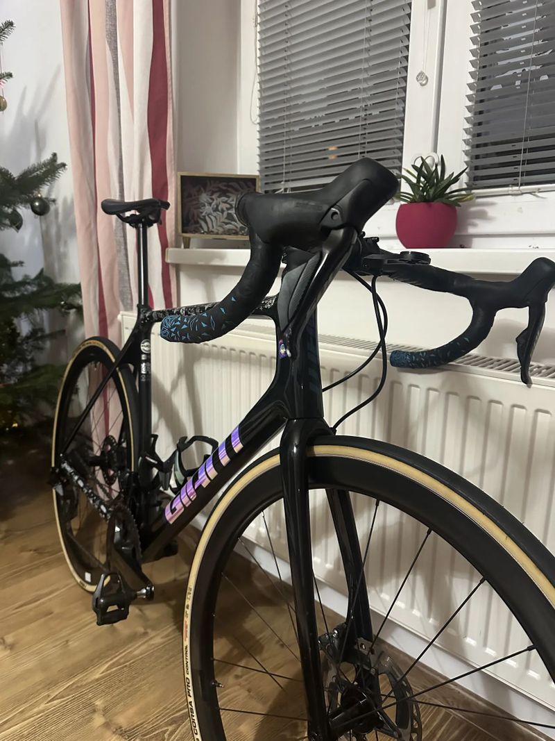 Giant TCR Advanced Pro 2 Disc, předěláno 5/2023 na 105/Ultegra di2