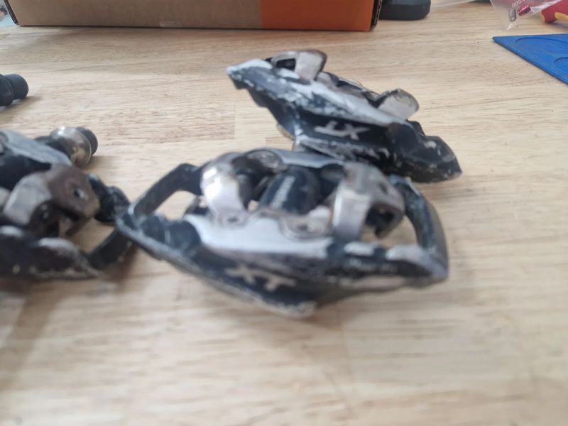 Pedaly Shimano XTR a XT a obyc