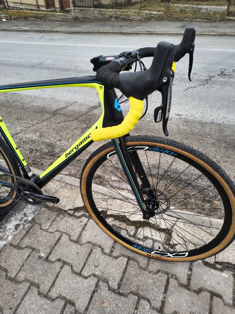 KARBONOVÉ GRAVEL KOLO .,.PC : 70 000 Kč ,JAKO NOVÉ