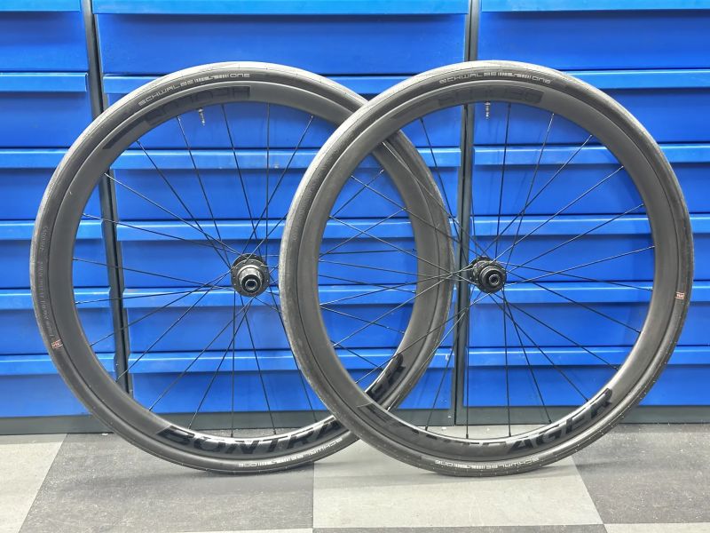 Bontrager Aeolus Elite 35 TLR | ořech Shimano HG | centerlock | 1665 gramů