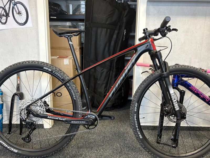 THRUST carbon vel.15"