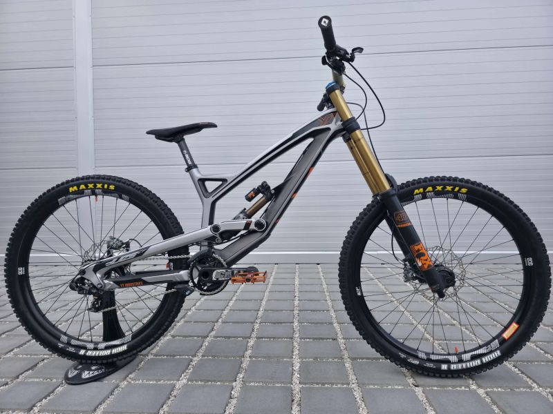 Downhill kolo YT Industries Tues CF Pro Race Carbon 27.5" velikost L (M) / Karbonová kola E13 / Top