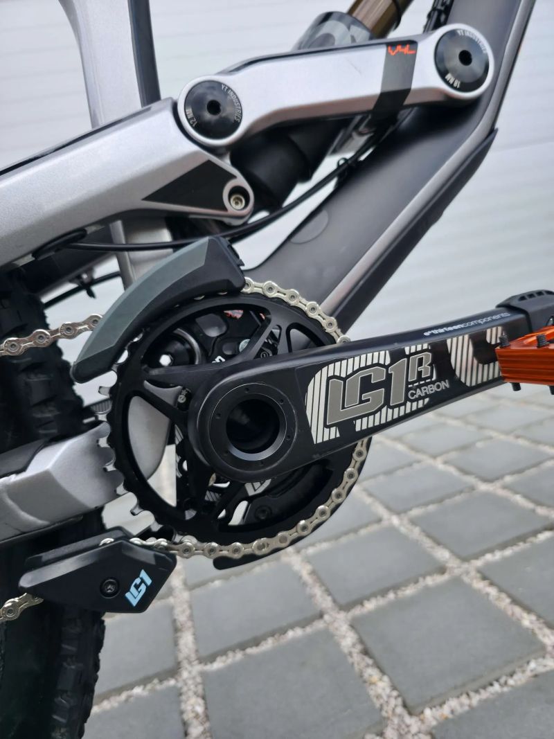 Downhill kolo YT Industries Tues CF Pro Race Carbon 27.5" velikost L (M) / Karbonová kola E13 / Top