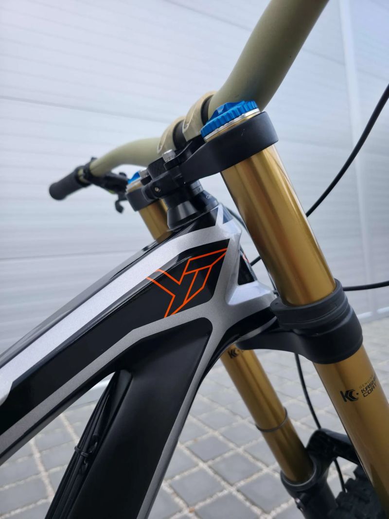 Downhill kolo YT Industries Tues CF Pro Race Carbon 27.5" velikost L (M) / Karbonová kola E13 / Top