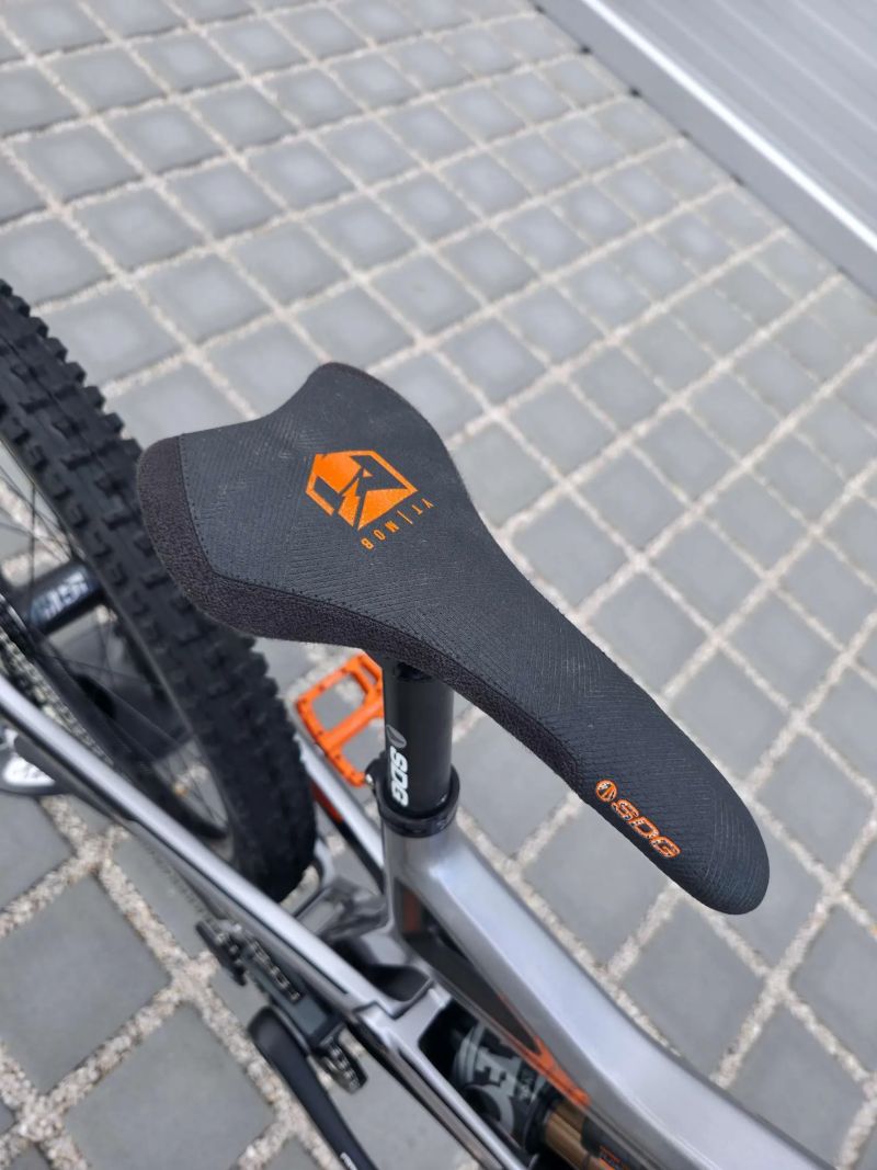 Downhill kolo YT Industries Tues CF Pro Race Carbon 27.5" velikost L (M) / Karbonová kola E13 / Top