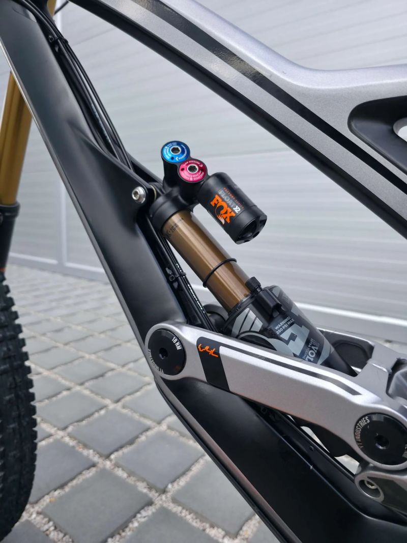 Downhill kolo YT Industries Tues CF Pro Race Carbon 27.5" velikost L (M) / Karbonová kola E13 / Top