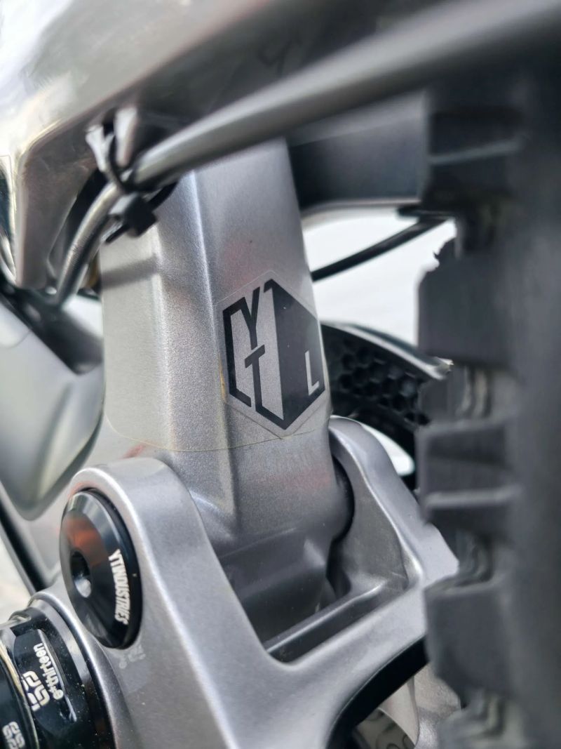 Downhill kolo YT Industries Tues CF Pro Race Carbon 27.5" velikost L (M) / Karbonová kola E13 / Top