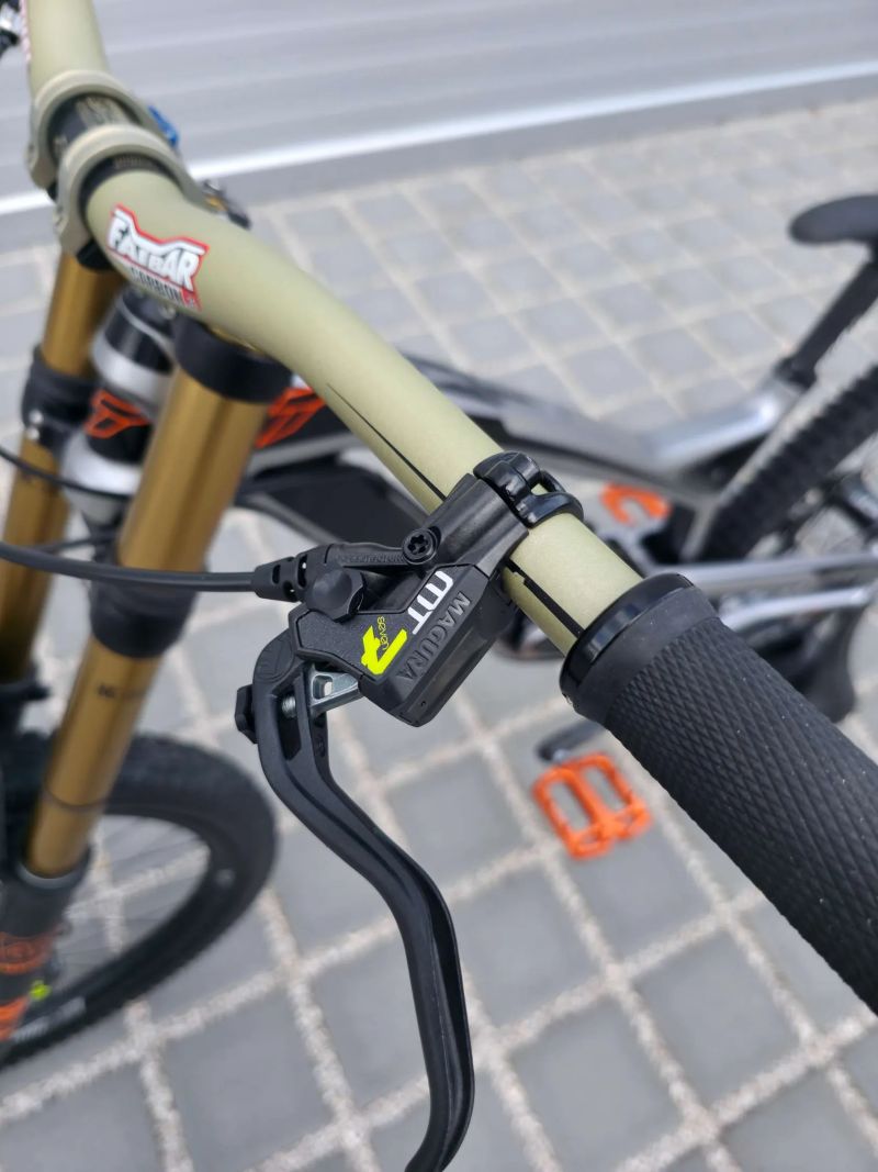 Downhill kolo YT Industries Tues CF Pro Race Carbon 27.5" velikost L (M) / Karbonová kola E13 / Top