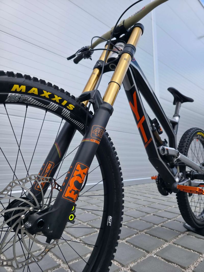 Downhill kolo YT Industries Tues CF Pro Race Carbon 27.5" velikost L (M) / Karbonová kola E13 / Top