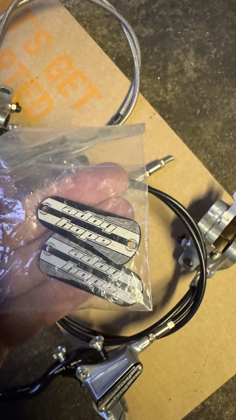 Brzdy Hope Tech 3 E4 (sada přední, zadní + jedna přední náhradní jako nová)