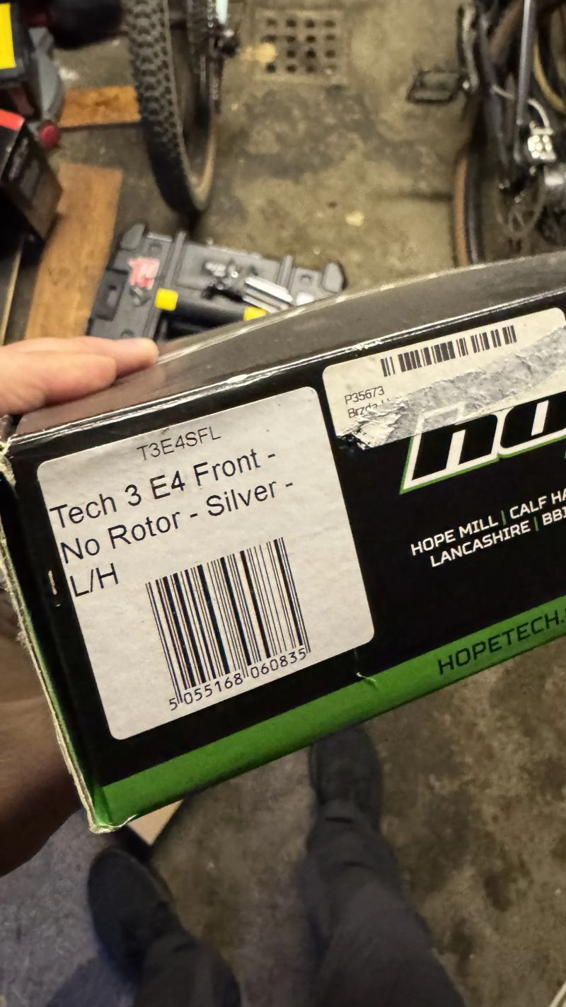 Brzdy Hope Tech 3 E4 (sada přední, zadní + jedna přední náhradní jako nová)