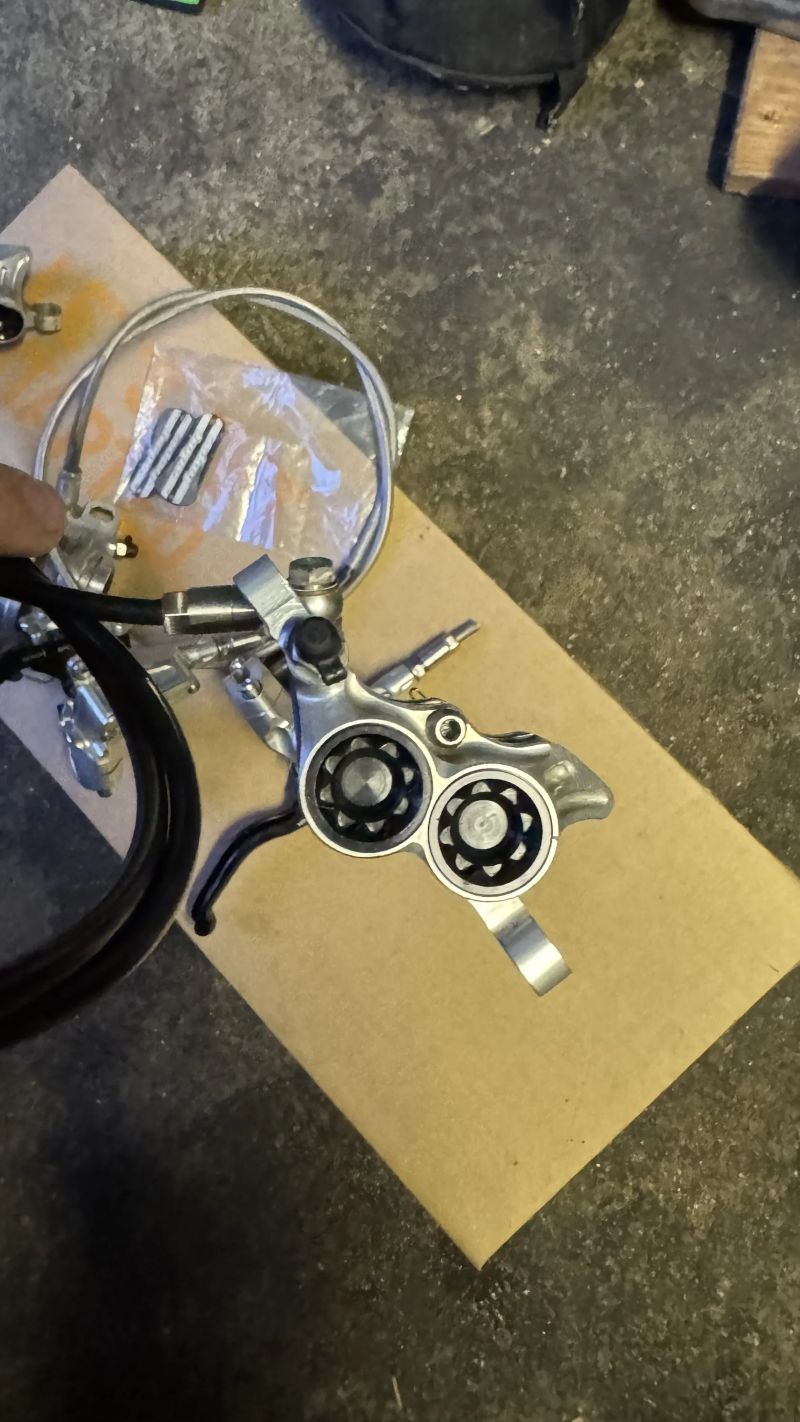 Brzdy Hope Tech 3 E4 (sada přední, zadní + jedna přední náhradní jako nová)